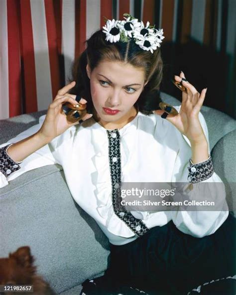 548 Yvonne De Carlo Photos Stock Photos & High。